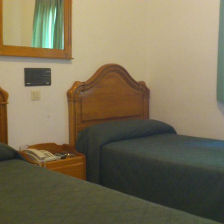 Hostal Juanito Mostoles Buitenkant foto