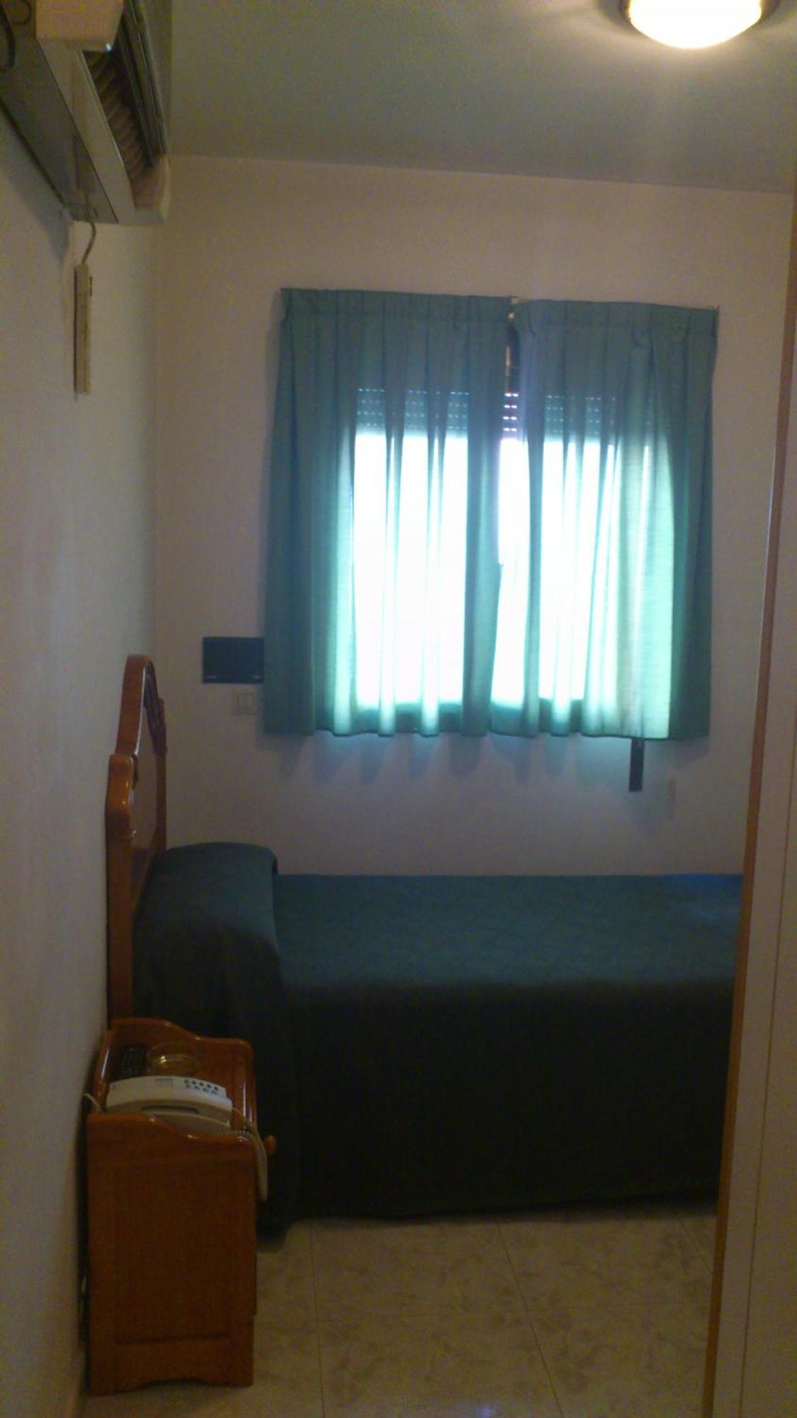 Hostal Juanito Mostoles Buitenkant foto