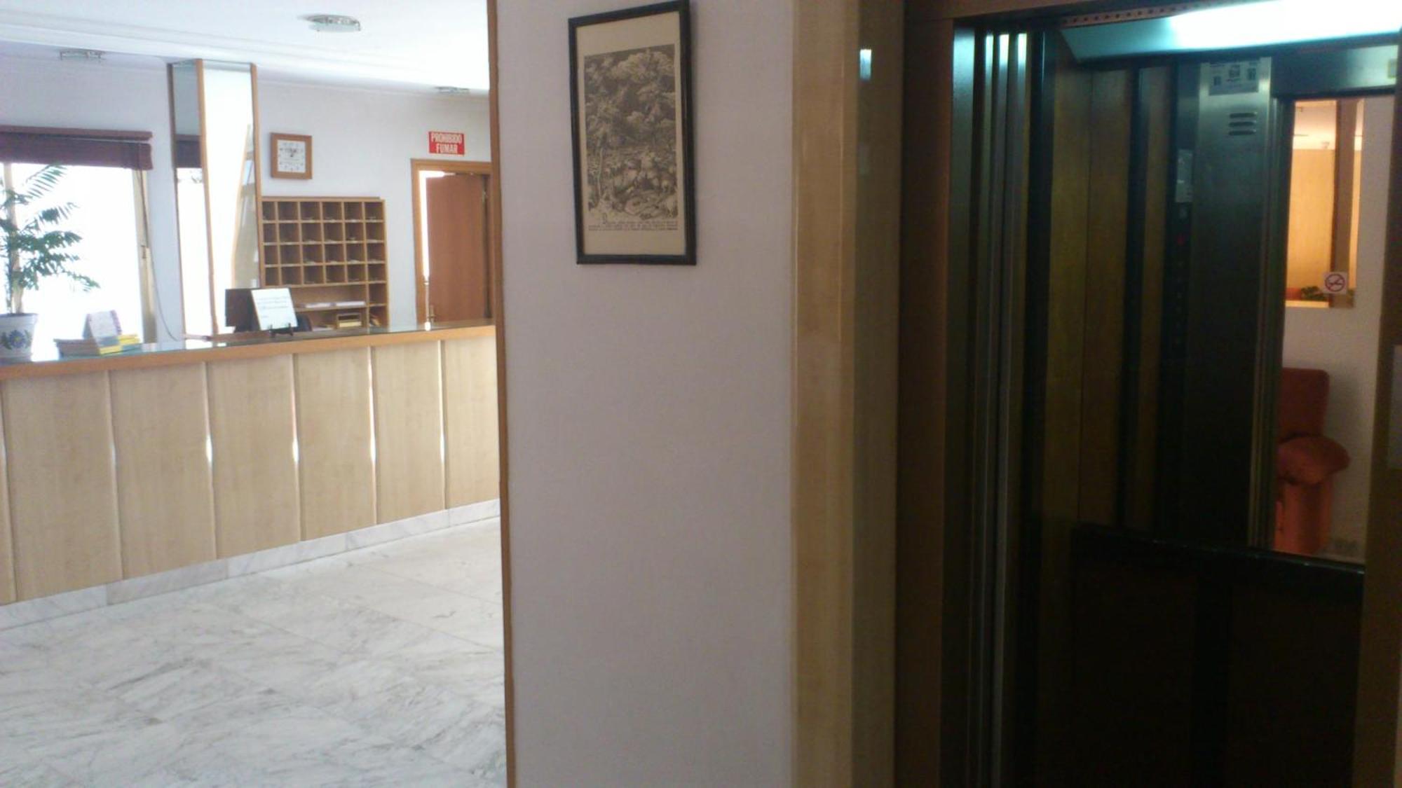 Hostal Juanito Mostoles Buitenkant foto