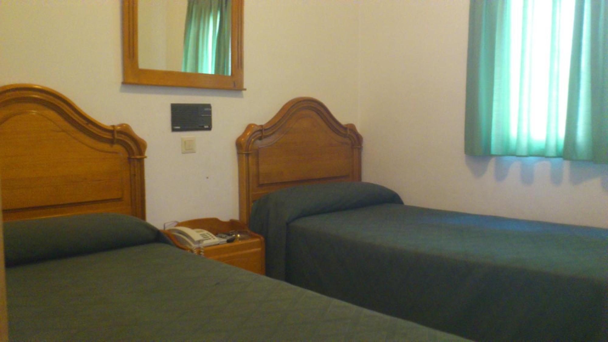 Hostal Juanito Mostoles Buitenkant foto